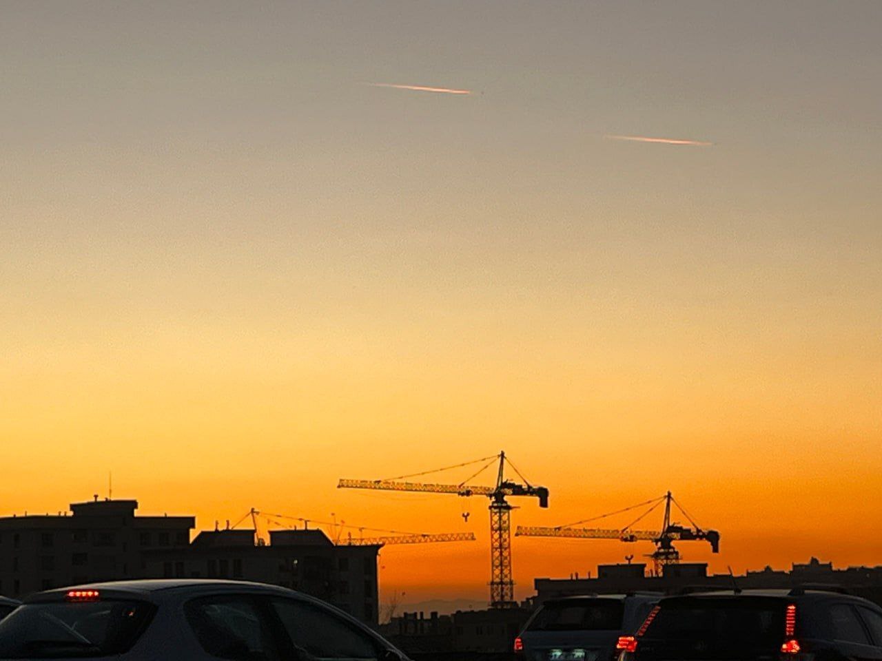 عکس | عبور اشیاء ناشناخته در آسمان تهران