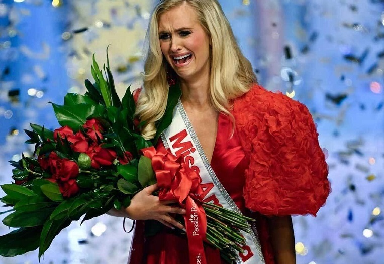 عکس | این خلبان نظامی «دختر شایسته» آمریکا شد