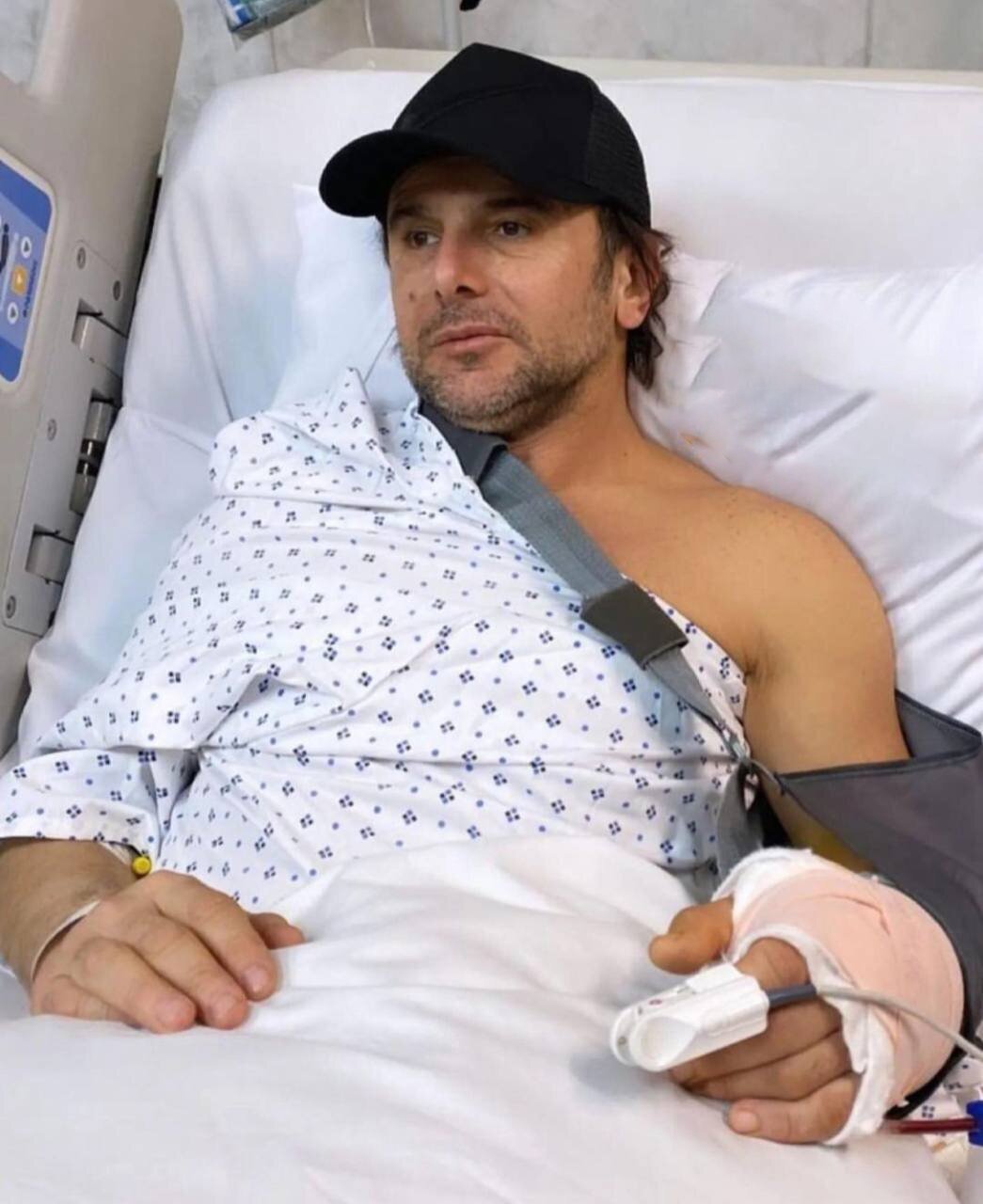 عکس | اولین تصویر از امین حیایی روی تخت بیمارستان