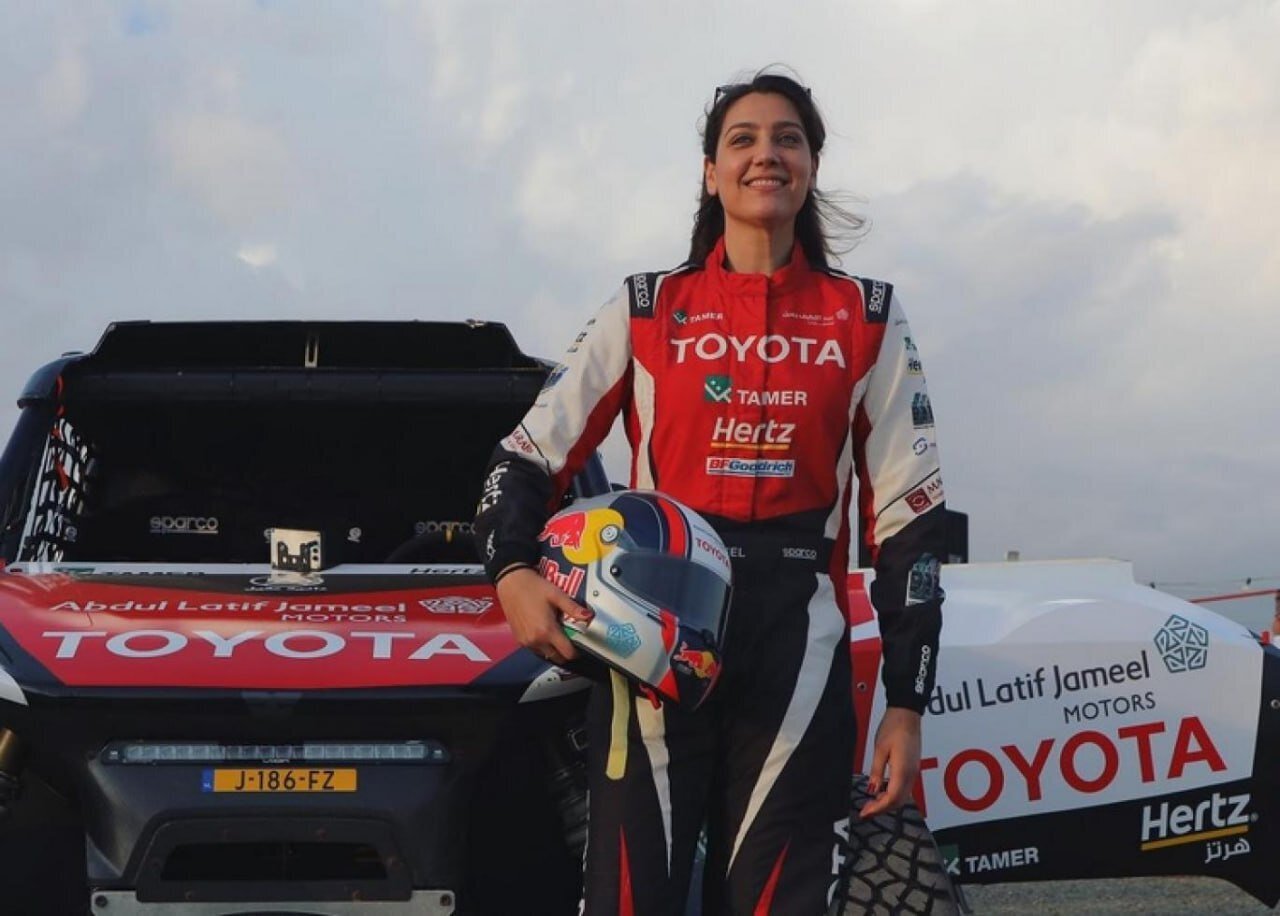 عکس | سورپرایز دختر عربستانی برای هواداران مسابقات رالی عکس | سورپرایز دختر عربستانی برای هواداران مسابقات رالی