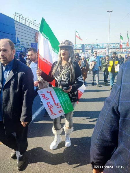 عکس | پوشش متفاوت زنان در راهپیمایی ۲۲ بهمن