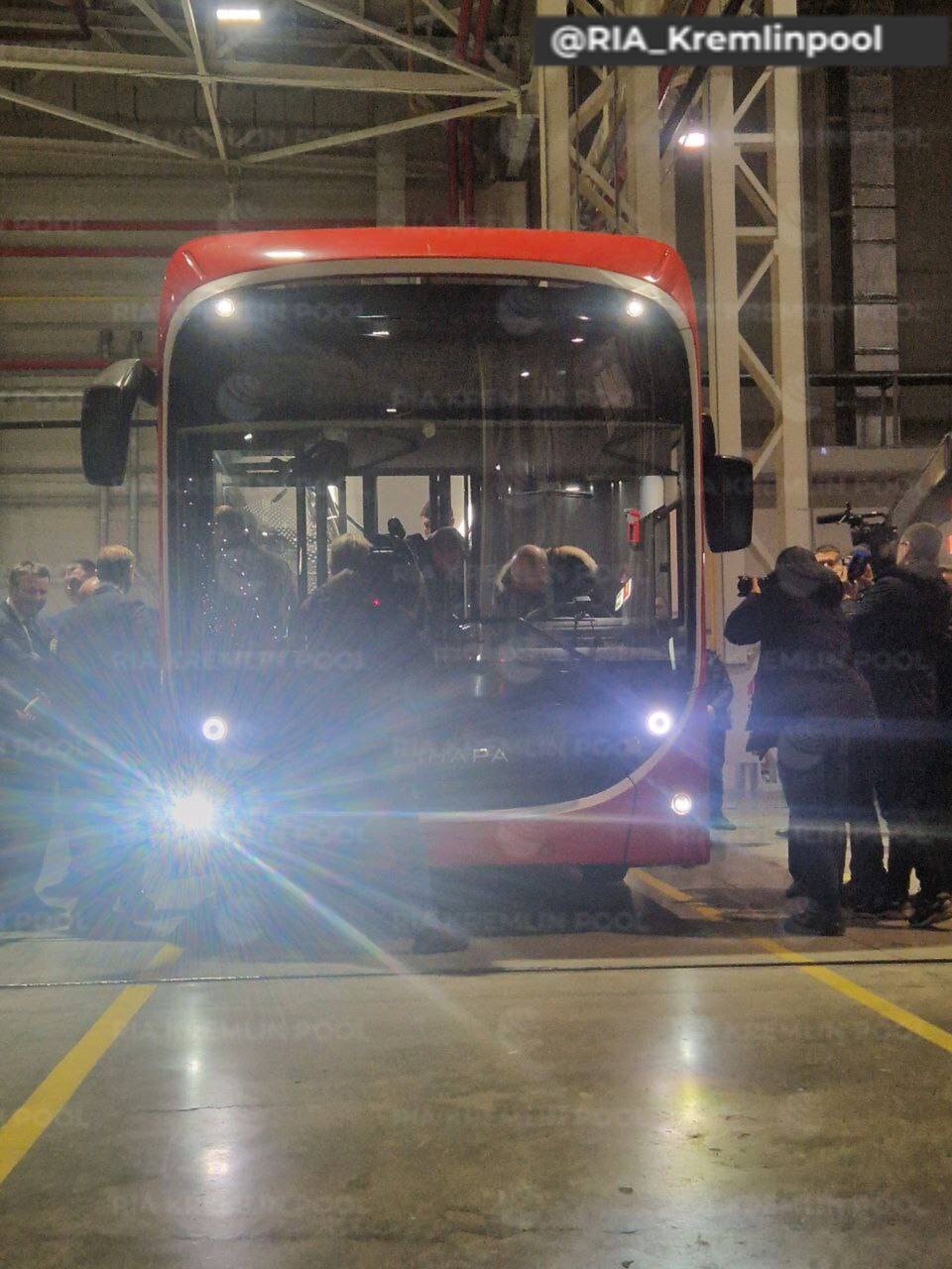 عکس | پوتین راننده اتوبوس شد!