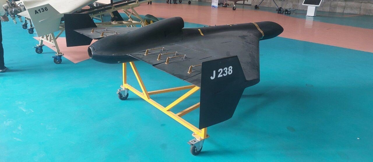 عکس | دستیابی ایران به یک سلاح جدید | هرآنچه باید از شکارچی سیاه‌پوش بدانید