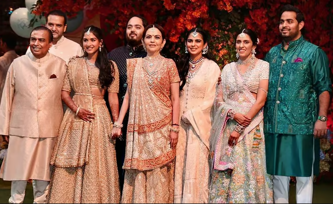 عکس | مهمانی مشترک دختر ترامپ با شاهرخ خان و آمیتا باچان