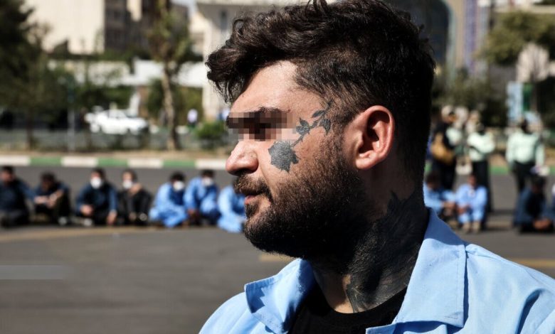 عکس | این افرااد برای خندیدن ، آدم‌ها را آتش می‌زدند