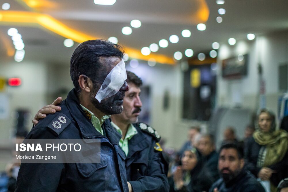 عکس | اولین تصاویر از سه مامور پلیس زخمی شده در حمله با نارنجک