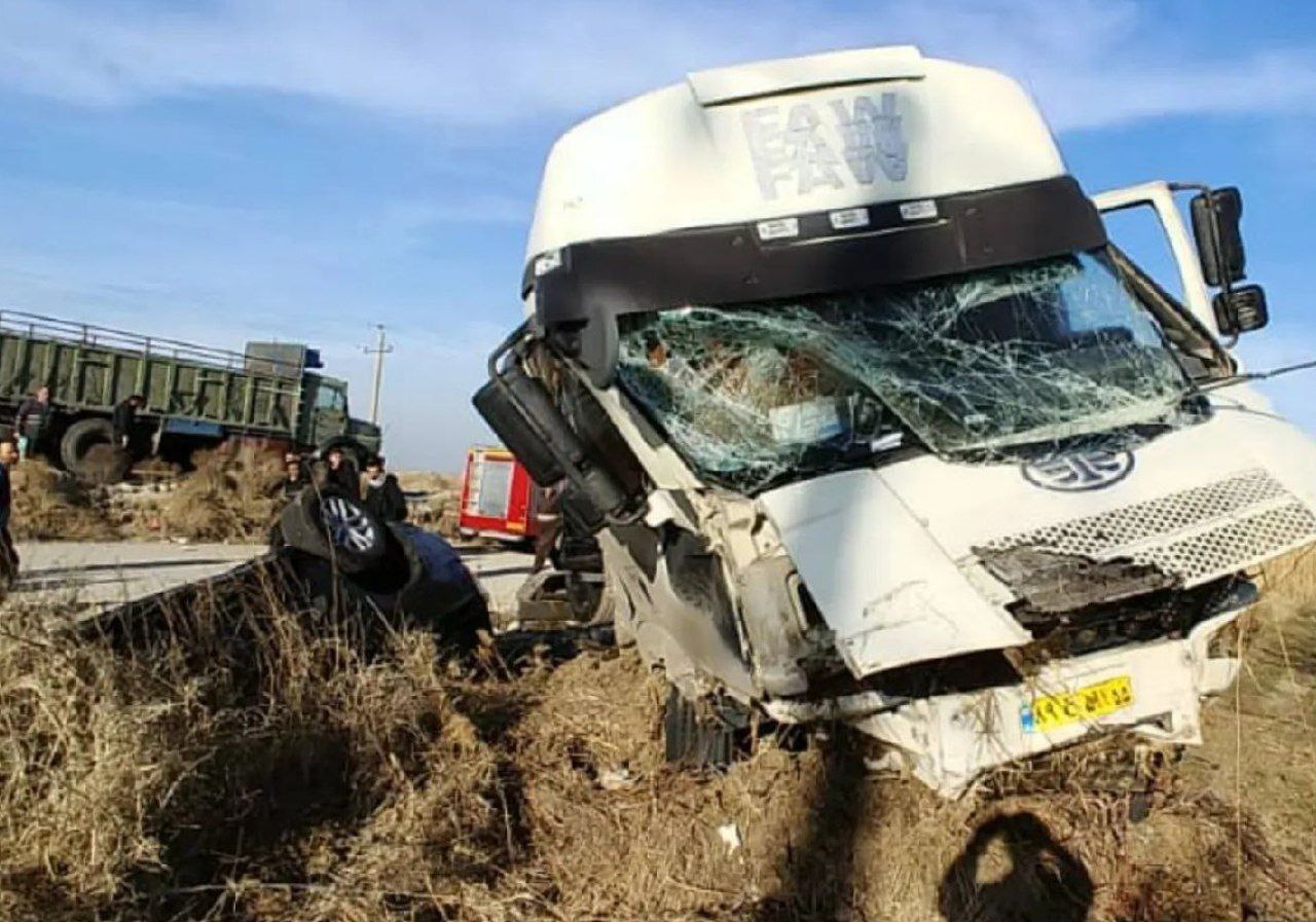 ۴ کشته در تصادف پراید با تریلی در جاده نقده - مهاباد