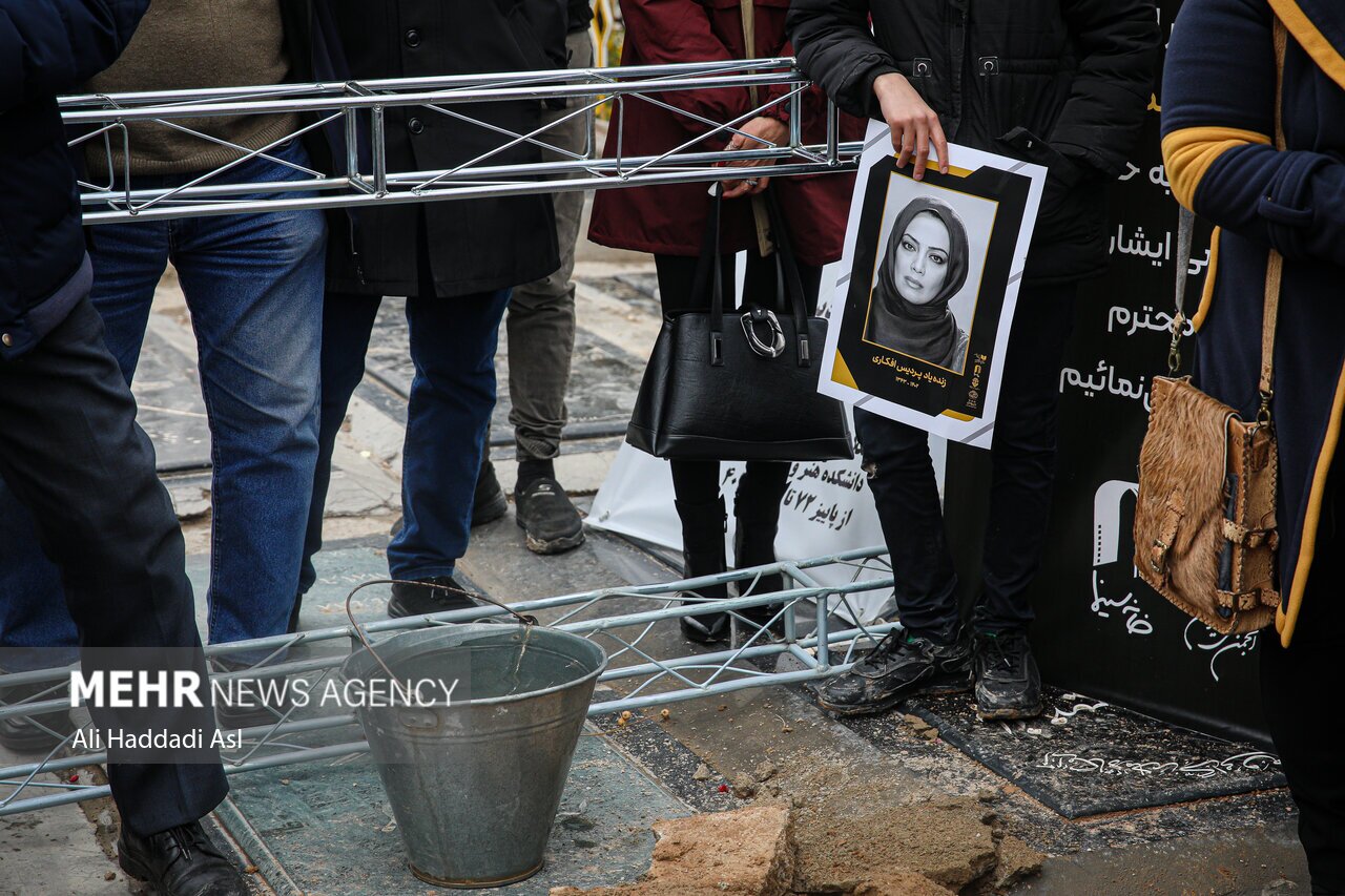 تصاویر غم انگیز از مراسم تشییع پیکر پردیس افکاری