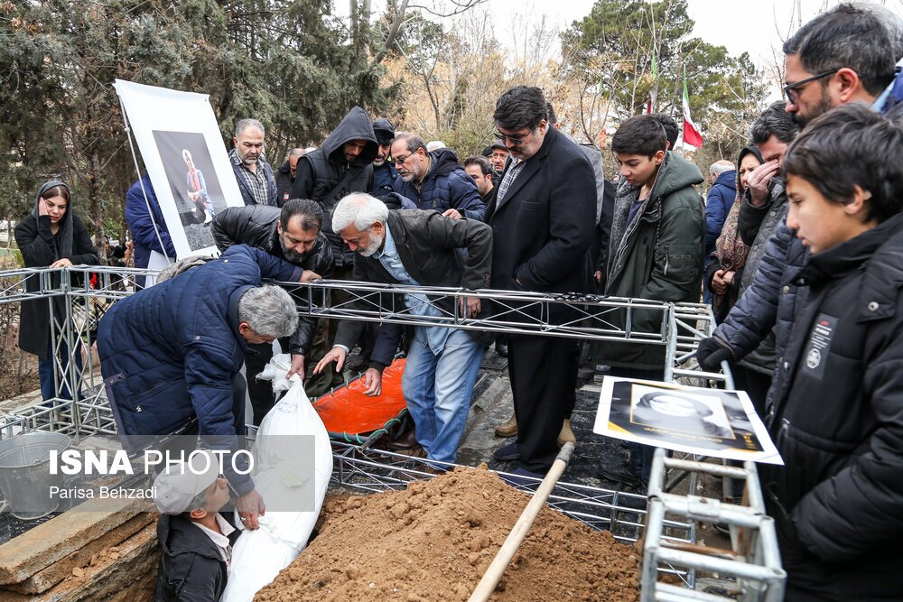 تصاویر غم انگیز از مراسم تشییع پیکر پردیس افکاری