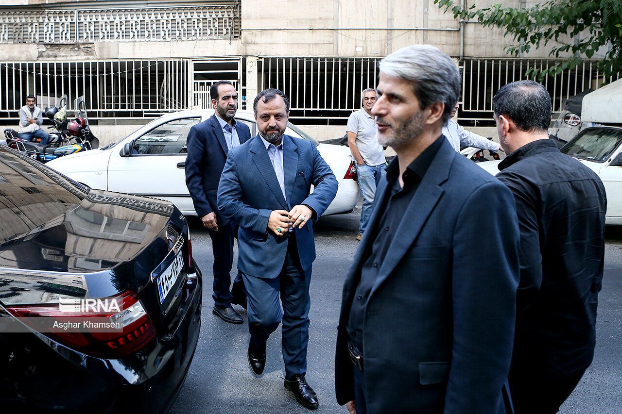 عکس | خودروی وزیر اقتصاد رئیسی سوژه شد!