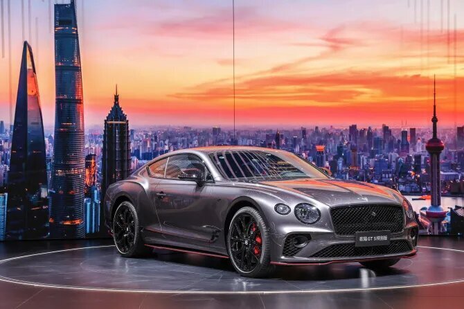 عکس | امکانات لاکچری و ماشین‌های رویایی نیمار در عربستان را ببینید