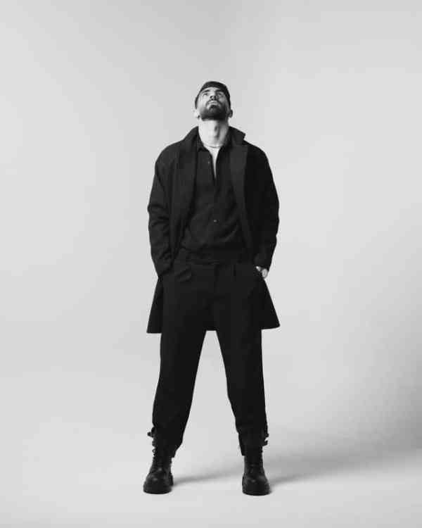 عکس | ژست‌های خاص گلر پرسپولیس مقابل دوربین / بیرانوند مدل شد