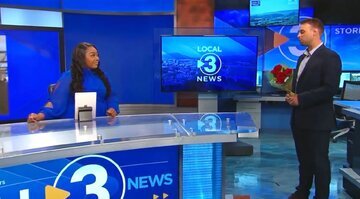 عکس | خواستگاری آقای گزارشگر از دختر مجری روی آنتن زنده تلویزیون عکس | خواستگاری آقای گزارشگر از دختر مجری روی آنتن زنده تلویزیون