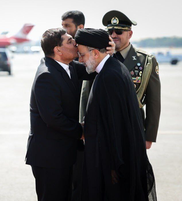 عکس | بوسه معاون اول بر پیشانی رئیسش