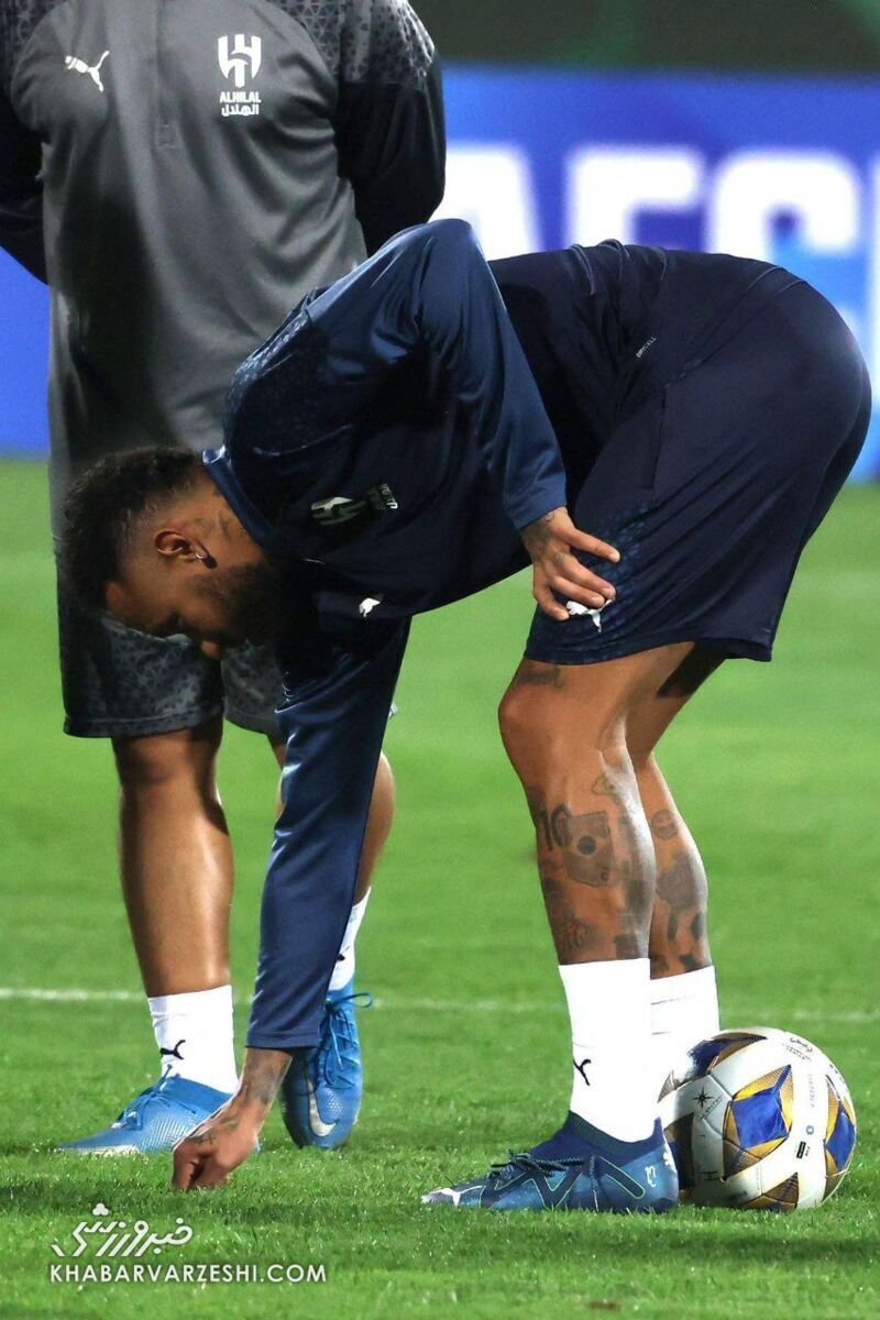 عکس | قیافه نیمار در اولین مواجهه با چمن آزادی