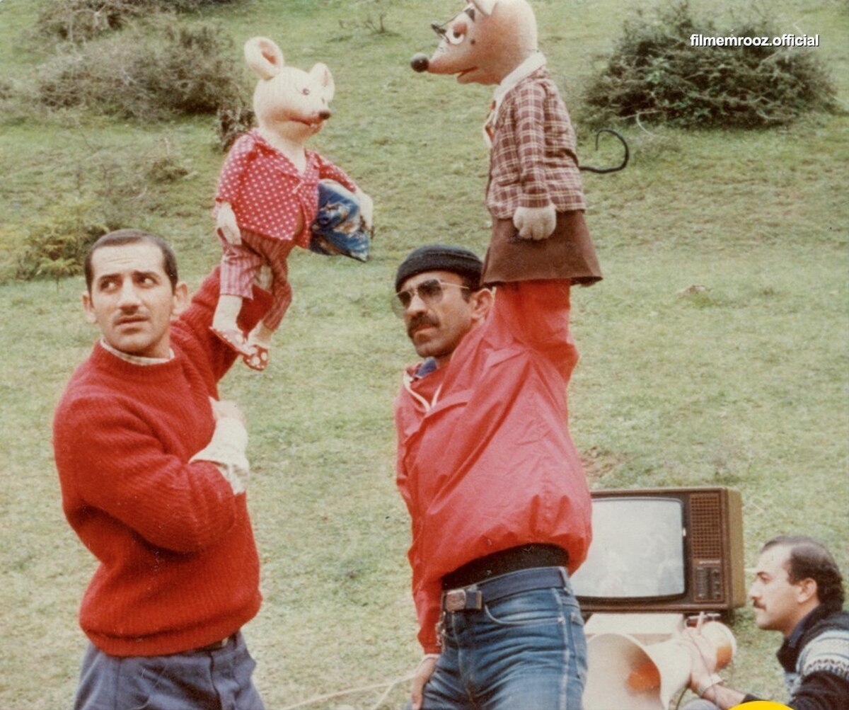 طآبان ۱۳۶۳، کلاردشت؛ محمدعلی طالبی، ناصر غفرانی‌فر و حمید جبلی سرصحنۀ «شهر موش‌ها» (مرضیه برومند و محمدعلی طالبی).