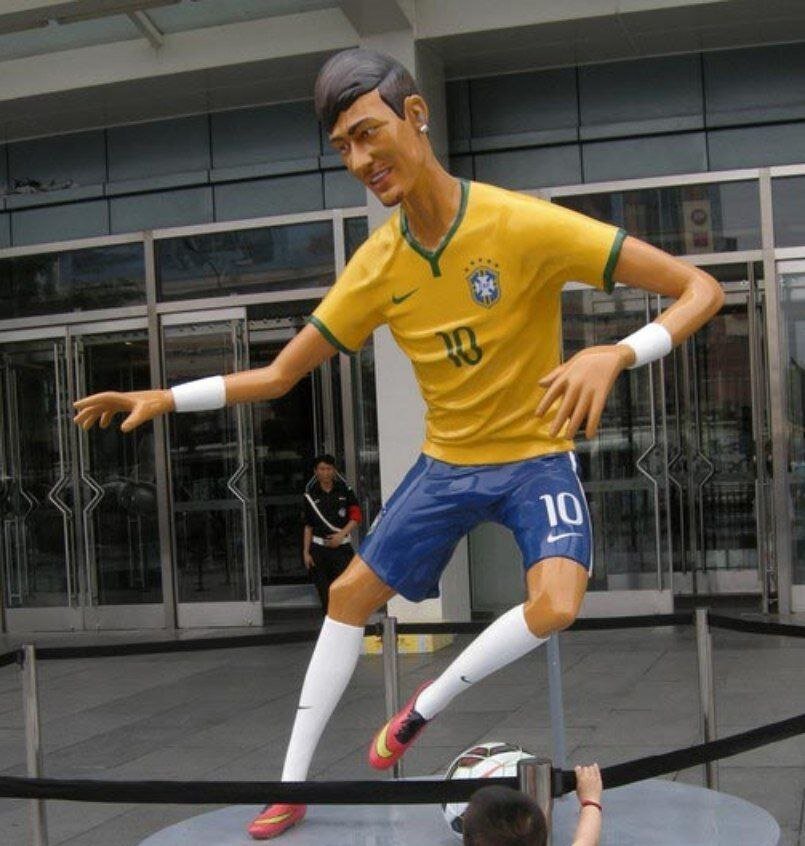 هتل اسپیناس نیمار را مسخره کرده است ؟ + عکس