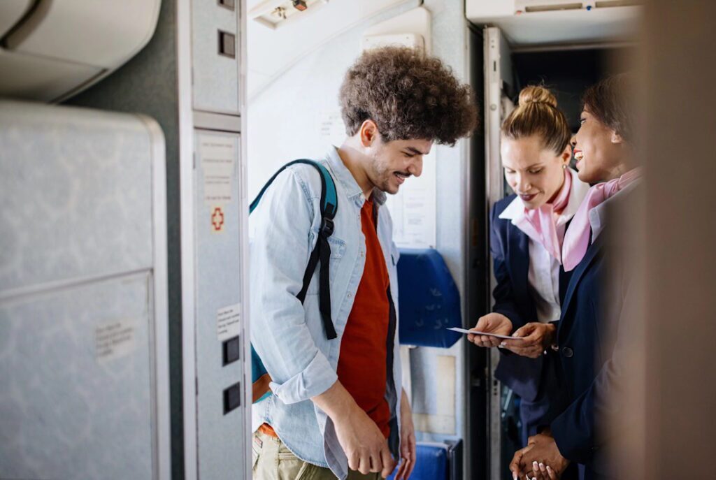 ۷ کاری ممنوع در  مسافرت‌های هوایی و پرواز با هواپیما