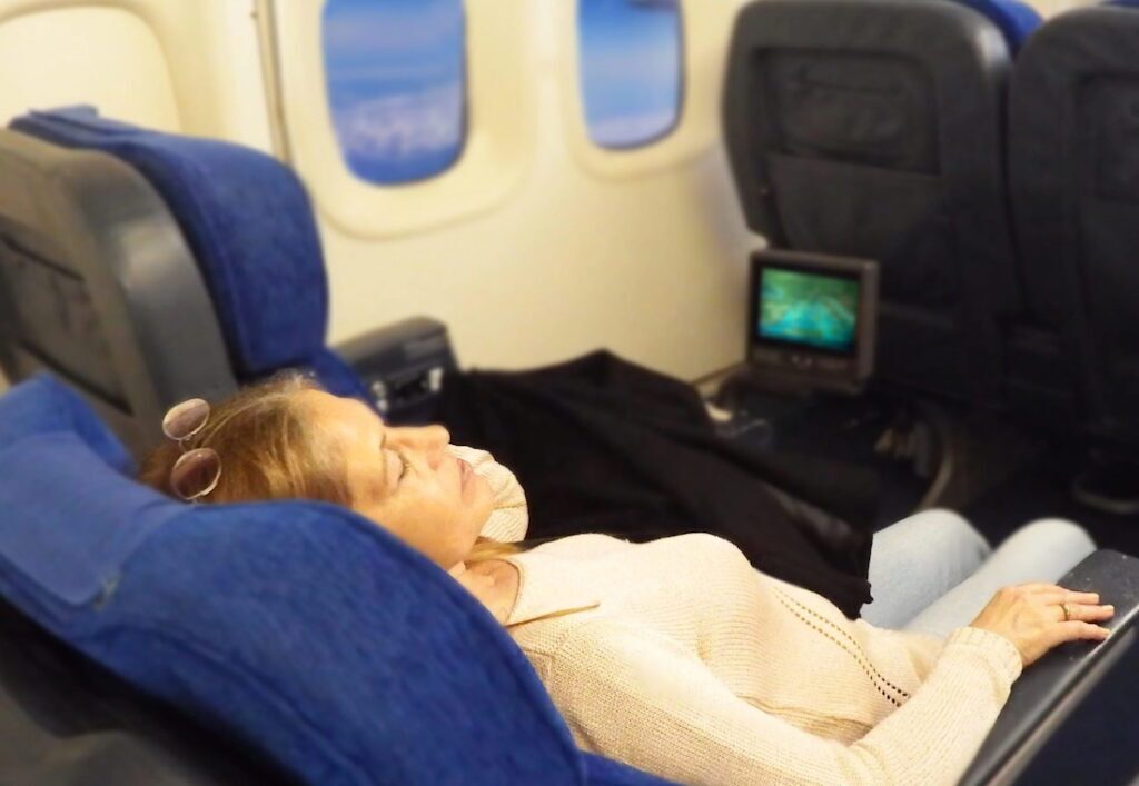 ۷ کاری ممنوع در  مسافرت‌های هوایی و پرواز با هواپیما