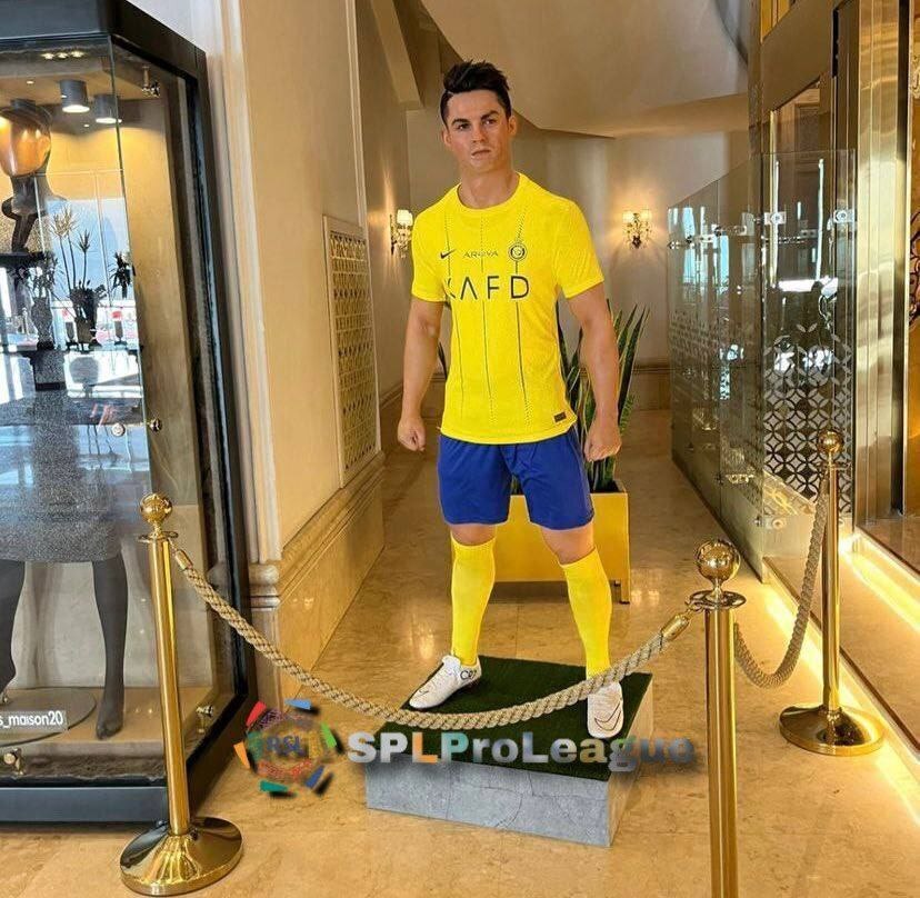 مجسمه مضحک رونالدو در هتل اسپیناس نصب شد + عکس