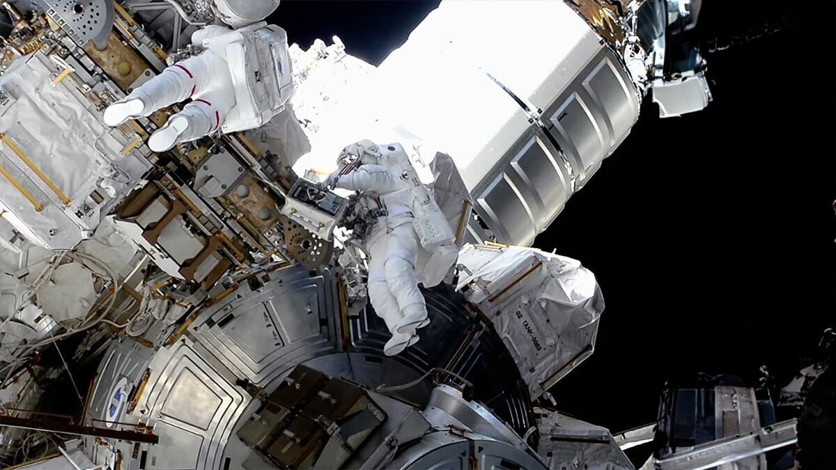 عکس | تصویر متفاوت از یاسمین مقبلی در فضا