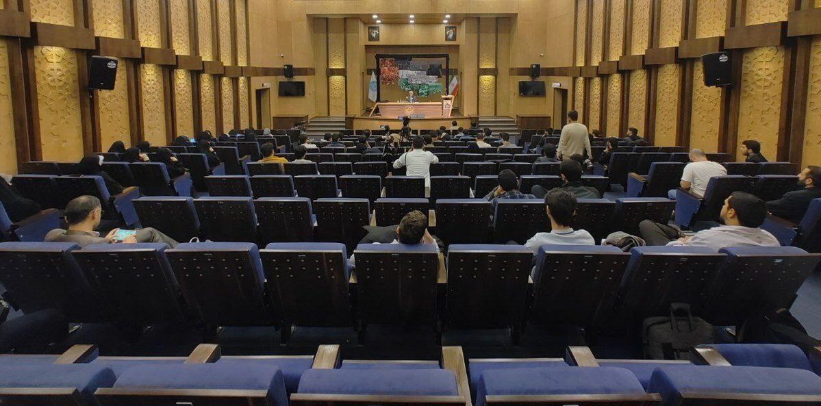 عکس | بی‌محلی دانشجویان به سخنرانی جلیلی