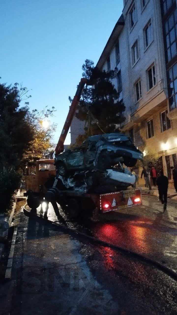 عکس | تانکر سوخت وارد فروشگاهی در تهران شد عکس | تانکر سوخت وارد فروشگاهی در تهران شد