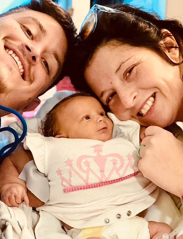 ویدیو | نوزادی که ۳۵ ساله به دنیا آمد! ویدیو | نوزادی که ۳۵ ساله به دنیا آمد!