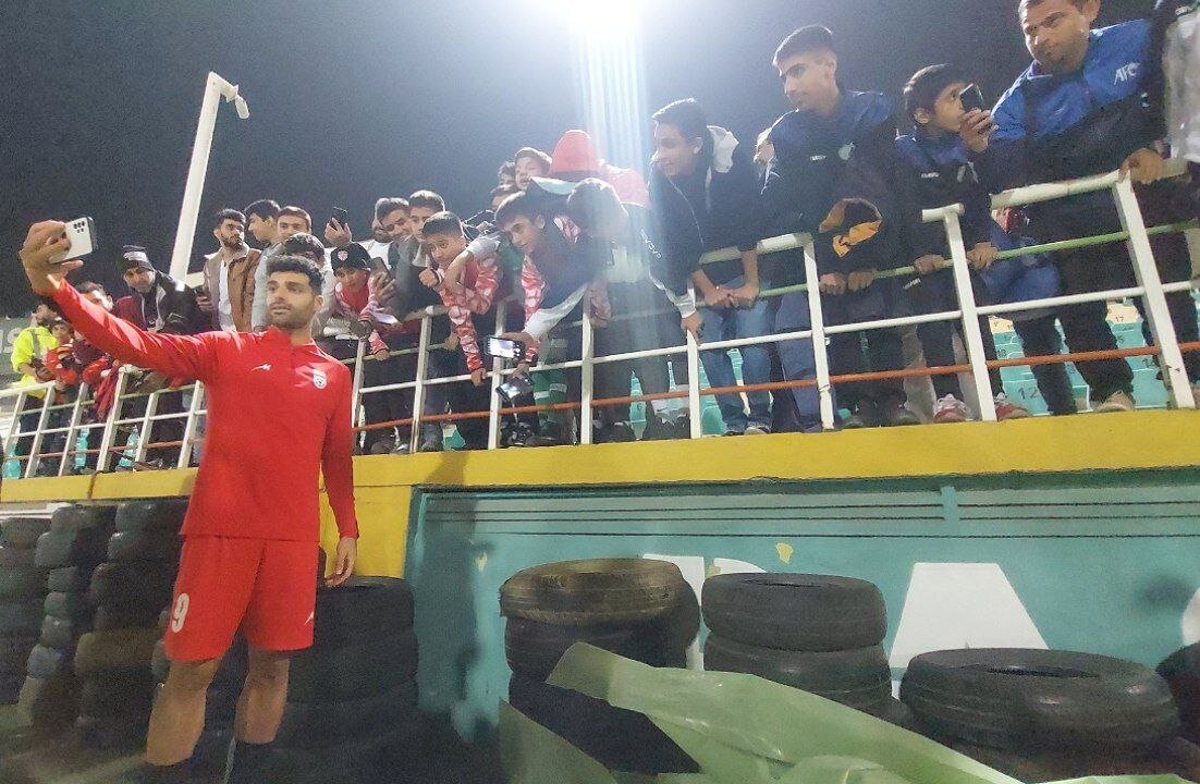 عکس | سورپرایز ویژه طارمی برای هواداران تیم ملی عکس | سورپرایز ویژه طارمی برای هواداران تیم ملی