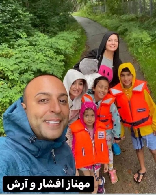 عکس | خانم بازیگر در کنار خواننده لس‌انجلسی