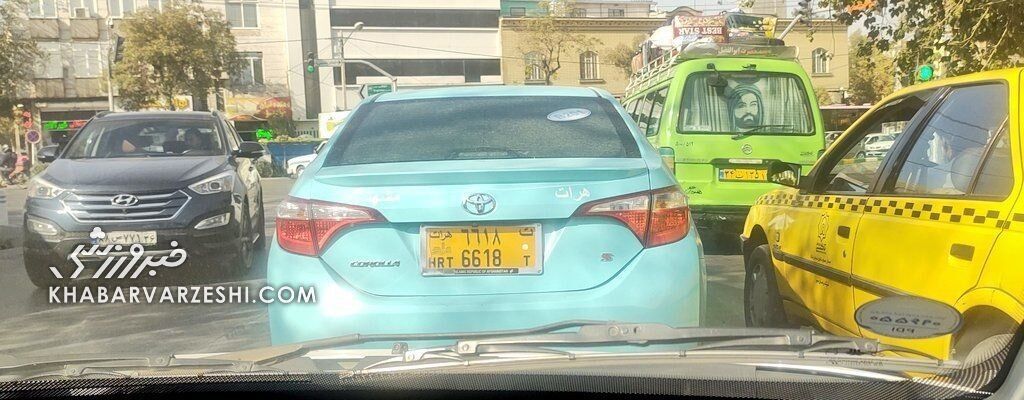 عکس | مسافرکشی تاکسی‌های افغانستان در مشهد