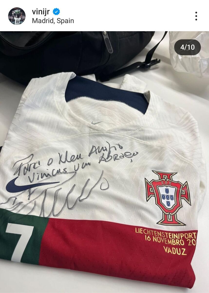 عکس | رونالدو جانشین خودش را انتخاب کرد | هدیه ویژه کریستیانو به وارث شماره ۷