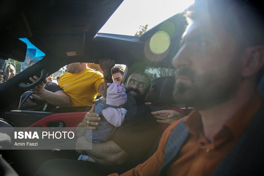 عکس | ماشین فوق لاکچری هادی چوپان سوژه شد عکس | ماشین فوق لاکچری هادی چوپان سوژه شد