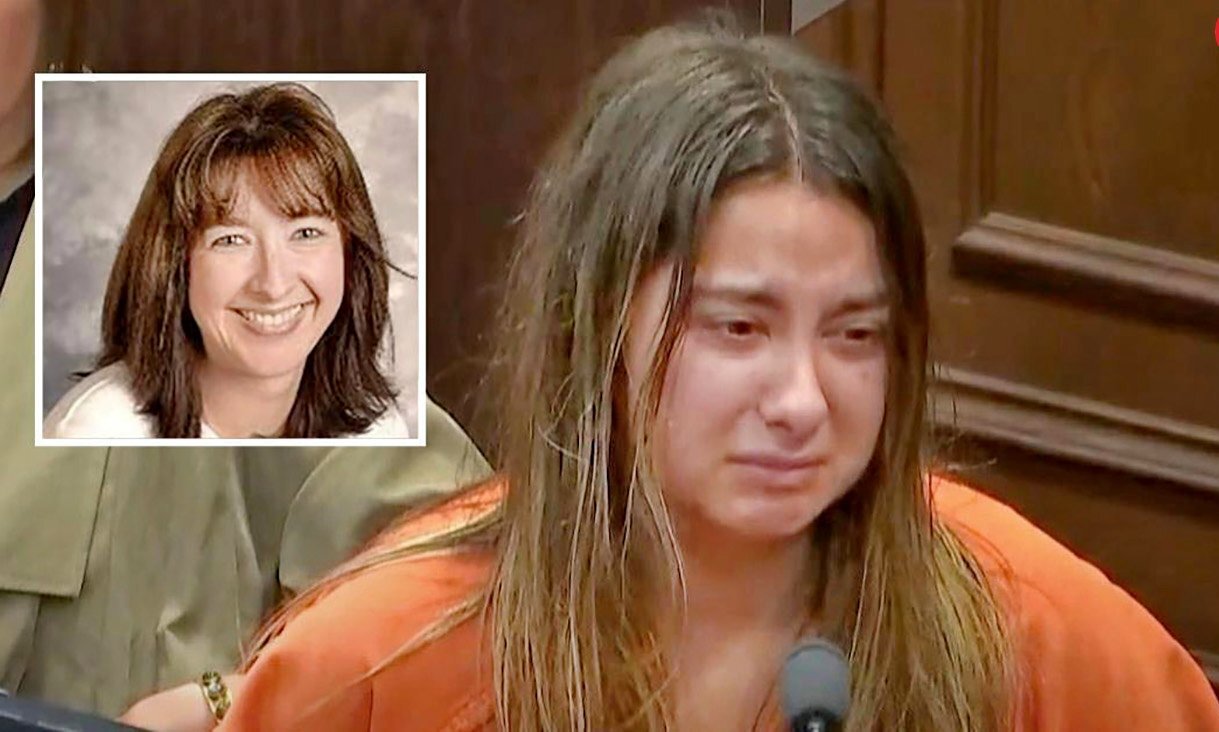 عکس | قتل فجیع زن جوان به دست دخترش با ۲۳ ضربه چاقو به گردن