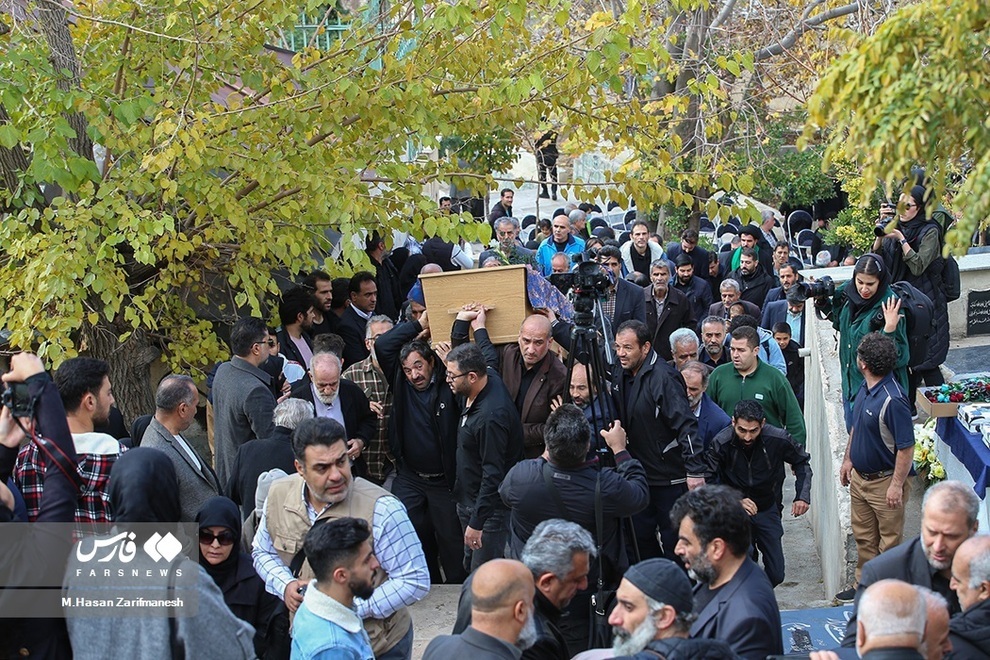 عکس | مراسم تشییع پروانه معصومی | هنرمندان و چهره‌ها نیامدند