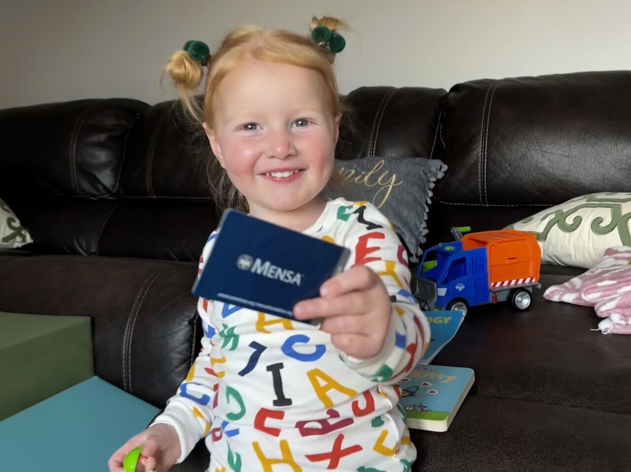 دختر ۲ ساله، کوچکترین نابغه جهان! دختر ۲ ساله، کوچکترین نابغه جهان!