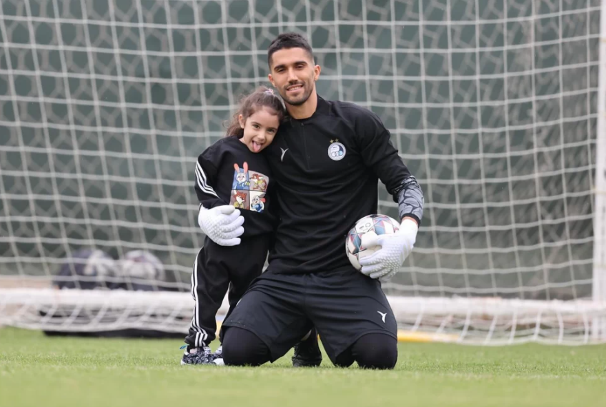 عکس | این زن جذاب ، دل کاپیتان آبی‌ها را برد