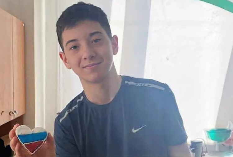 عکس | تقدیر از پسر ۱۵ ساله‌ای که جان ۱۰۰ نفر را نجات داد