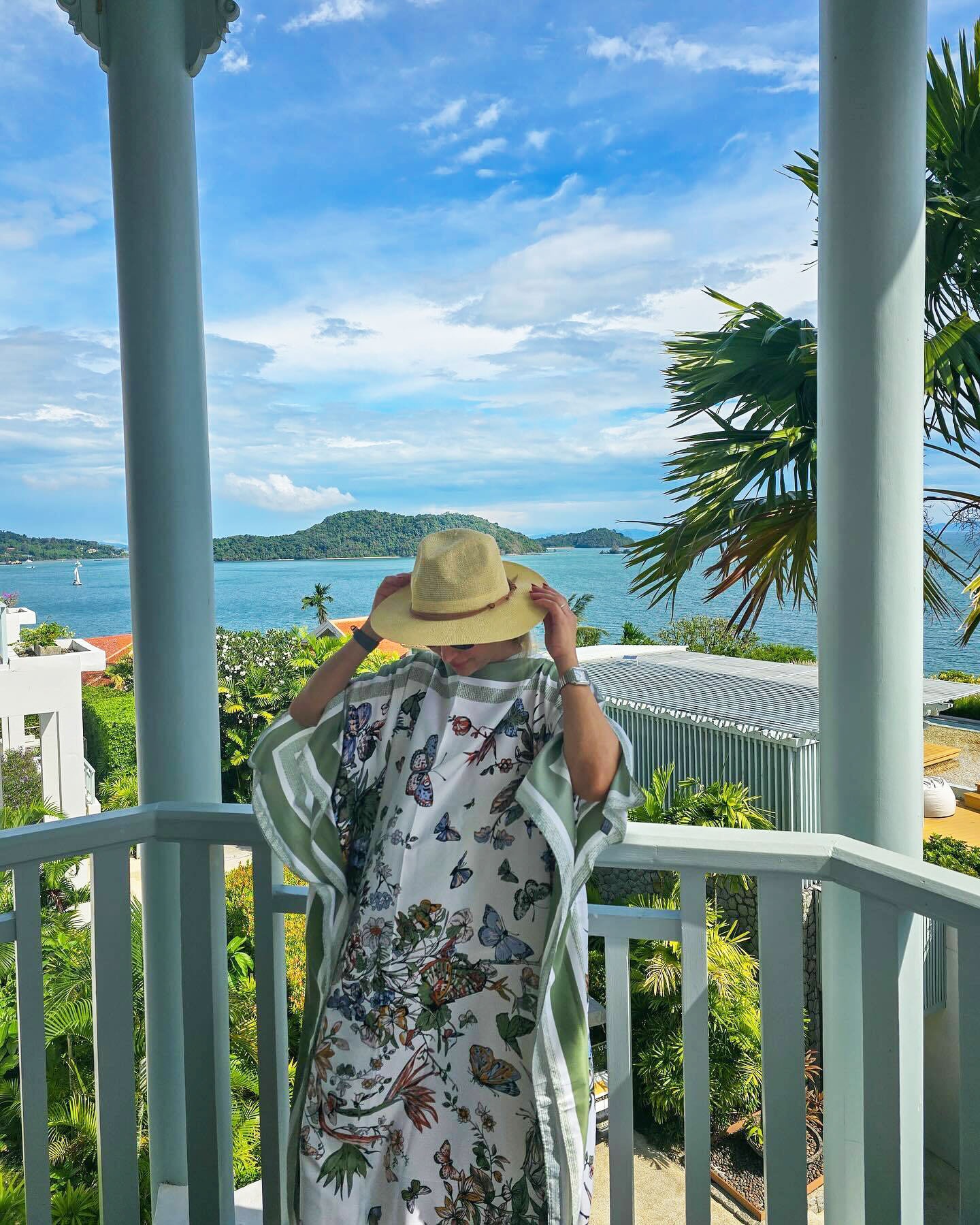 عکس | تیپ خیره کننده همسر بهرام رادان در تایلند!