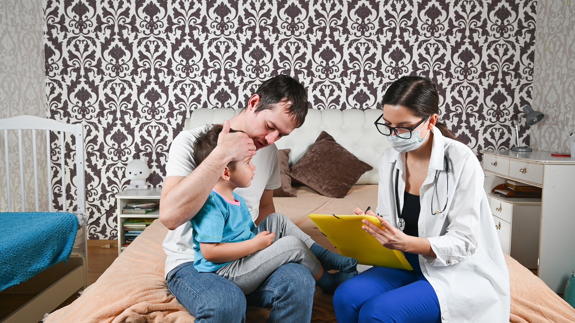 5 دلیل که چرا باید ویزیت پزشک در منزل را انتخاب کنید