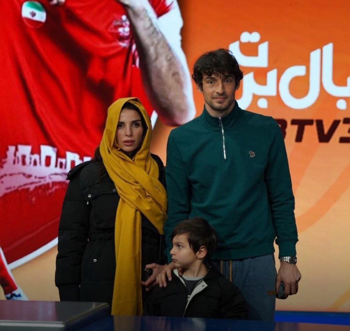 عکس | ستاره پرسپولیسی‌ها به همراه همسرش در برنامه تلویزیونی!