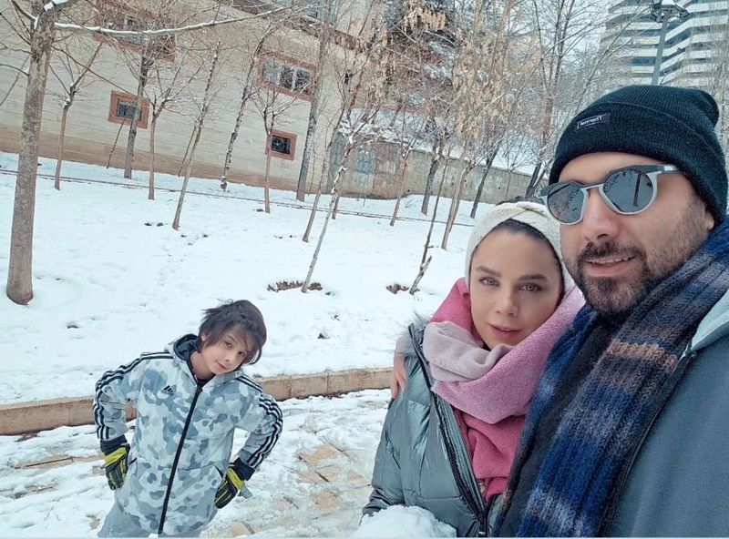 عکس | برف بازی احسان خواجه امیری با همسر و فرزندش!