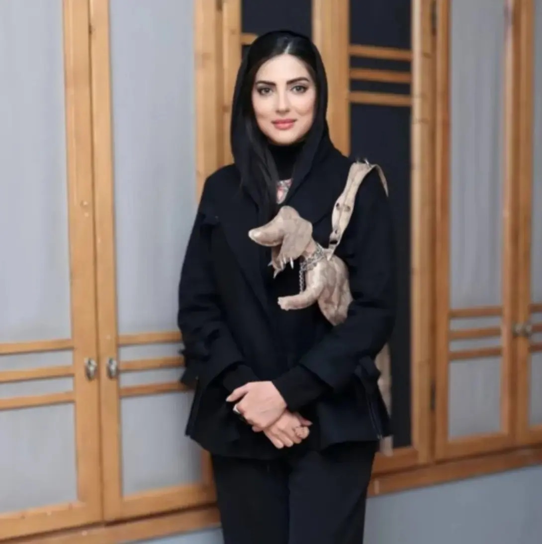 عکس | ماجرای هلیا امامی و کیفهای عجیب و غریبش! کیف جدید او در جشنواره فجر هم سوژه شد! عکس | ماجرای هلیا امامی و کیفهای عجیب و غریبش! کیف جدید او در جشنواره فجر هم سوژه شد!