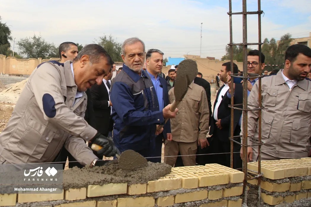 عکس | حرکت جالب پزشکیان؛ لباس کارگری پوشید و بیل به دست گرفت! عکس | حرکت جالب پزشکیان؛ لباس کارگری پوشید و بیل به دست گرفت!