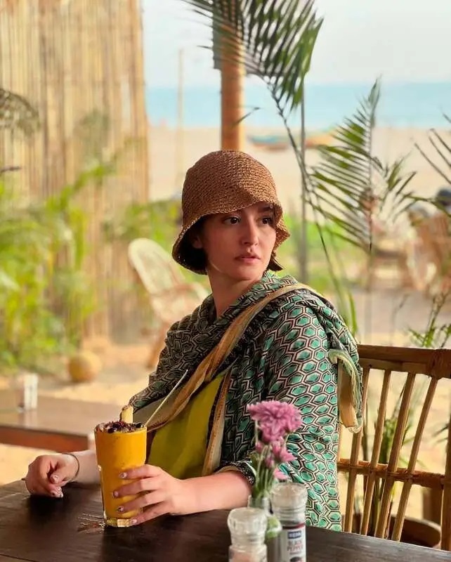 عکس | تیپ جذاب و ساحلی پردیس احمدیه در هندوستان پربازدید شد!