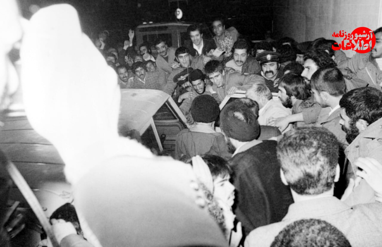 عکس | به ایران قدیم؛ عکس خاطره‌انگیز عقد دو پرستار بیمارستان قلب در حضور امام (ره)