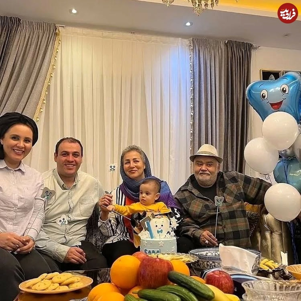 عکس | اکبر عبدی و خانواده اش در یک جشن تولد!