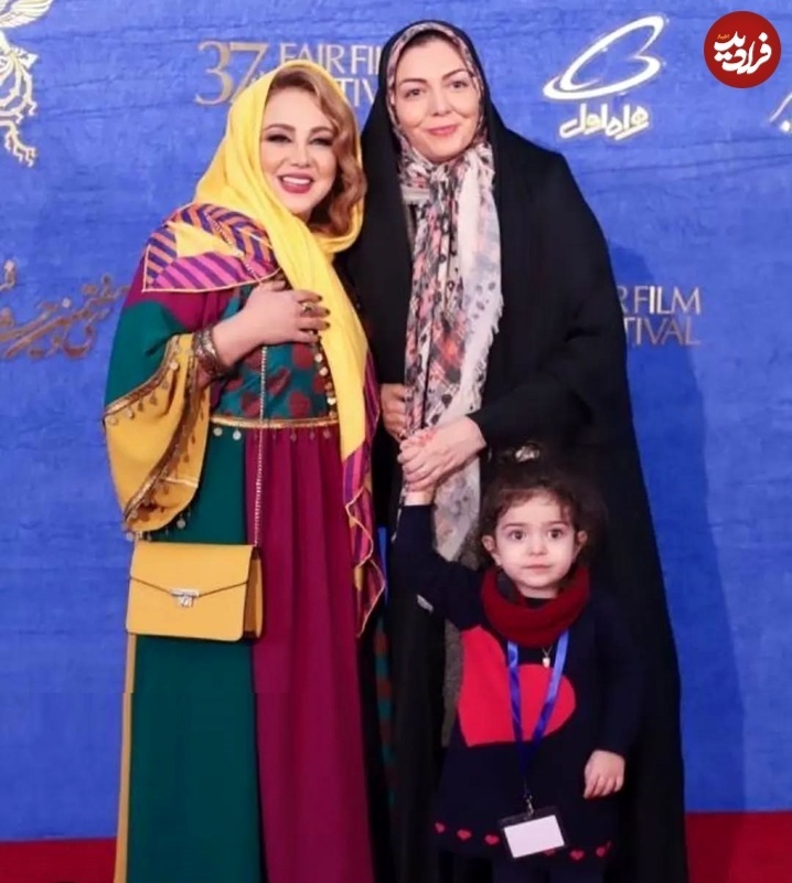 عکس | استایل رنگارنگ و عجیب و غریب بهنوش بختیاری در یک مراسم رسمی!