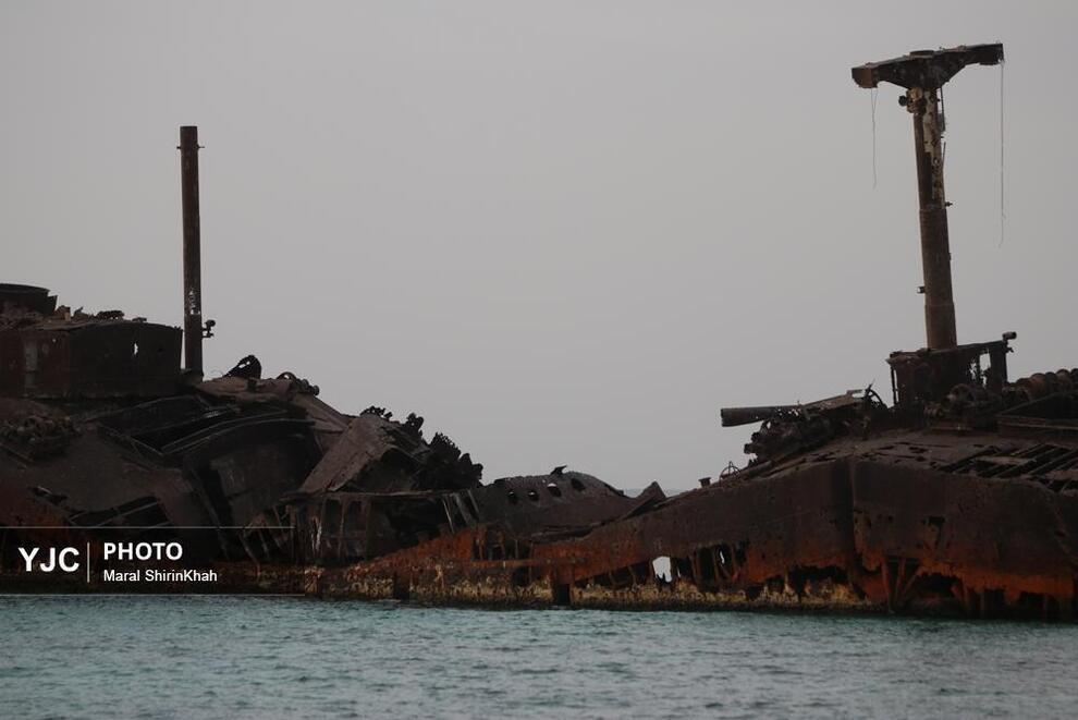 عکس کشتی یونانی در آستانه نابودی کامل!