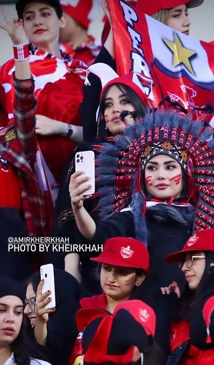 عکس | دختر سرخپوست جو ورزشگاه آزادی را بهم ریخت عکس | دختر سرخپوست جو ورزشگاه آزادی را بهم ریخت